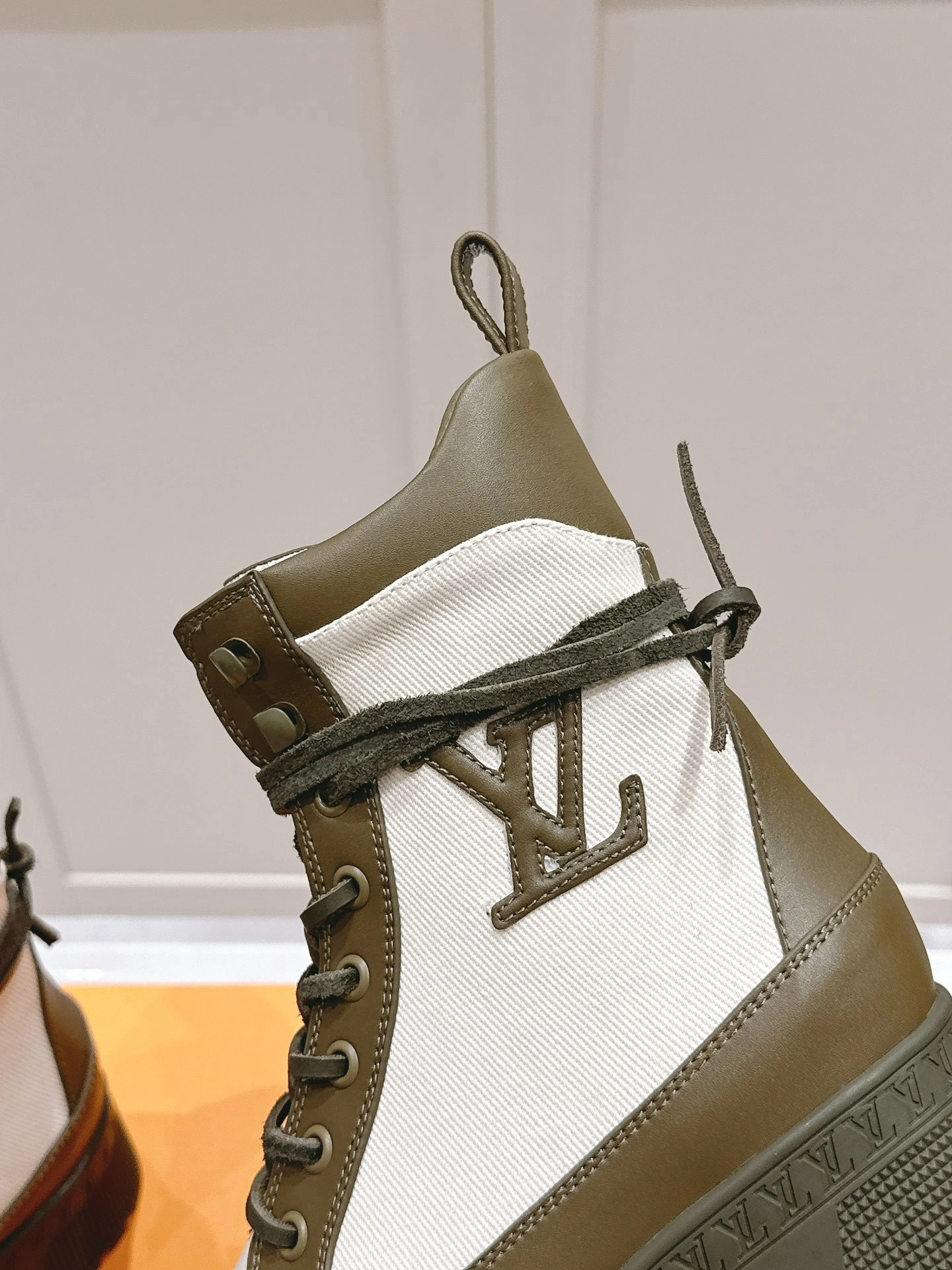 COCO-- 8V 1AD9ZB Heel height：7CM Waterproof：3.5CM cowhide item:D-X555L1902